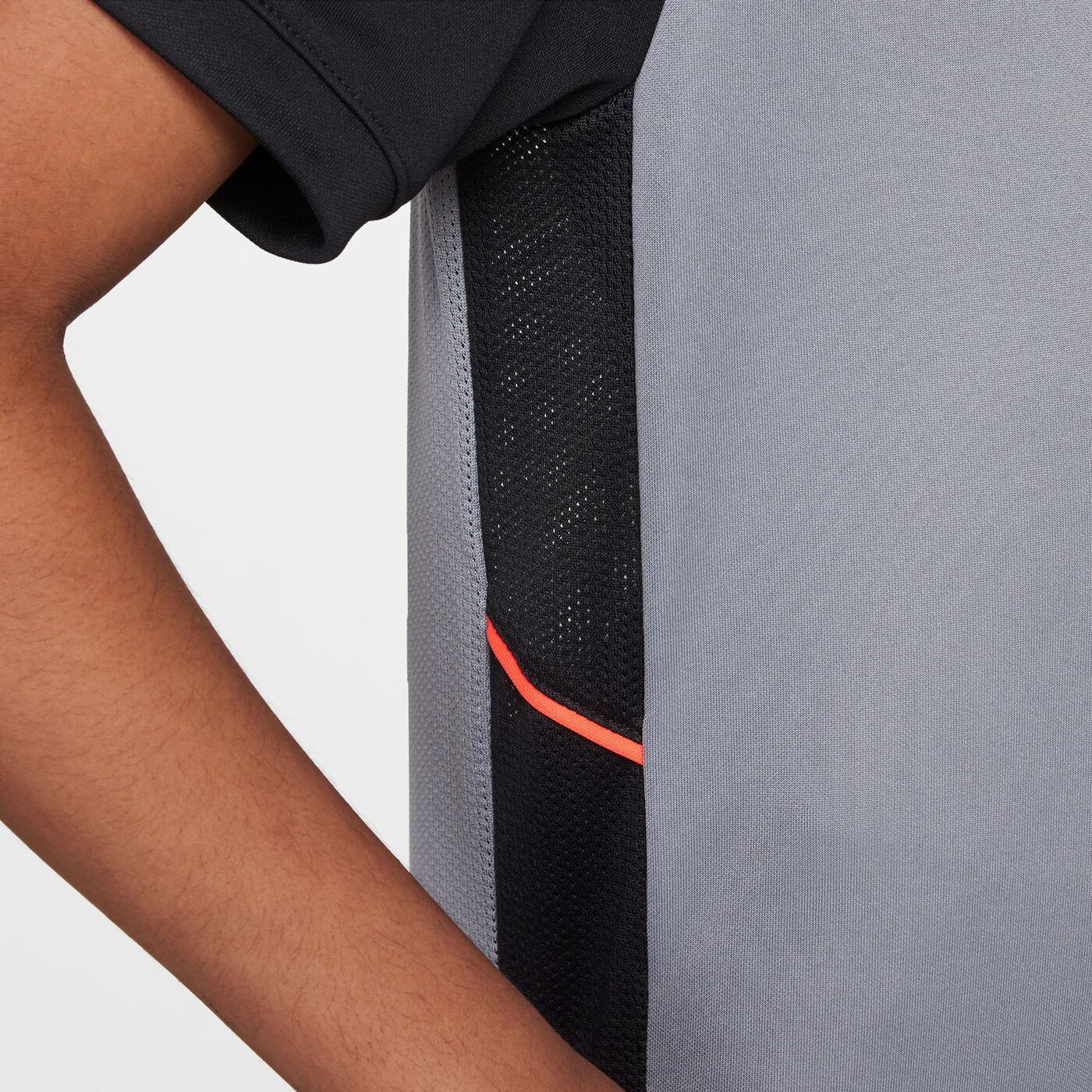 K NK DF ACD25 TOP SS -PD COOL GREY/BLACK/BRIGHT CRIMSON COOL GREY/BLACK/BRIGHT CRIMSON Bild 6