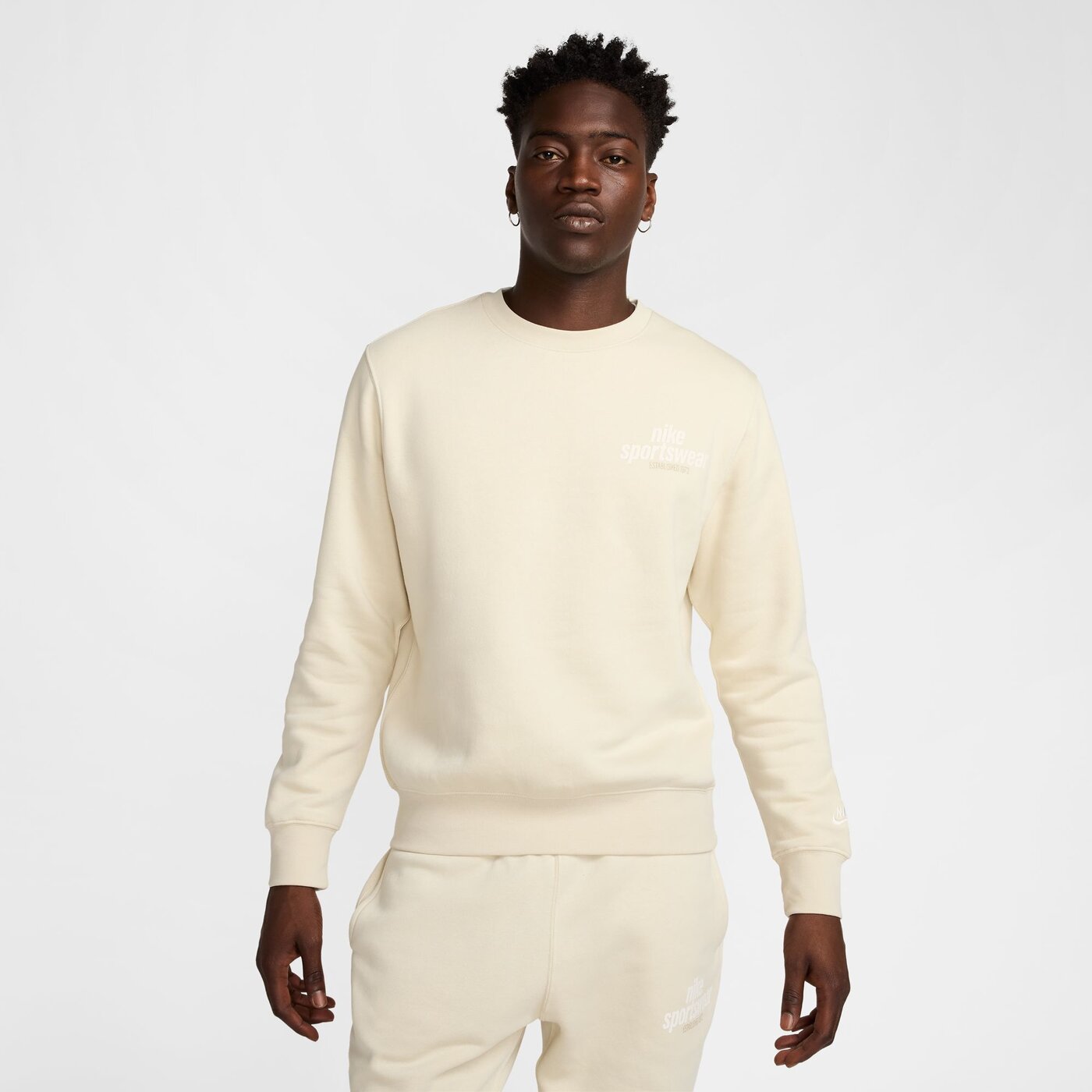 M NK CLUB BB CREW NSW GFX LT KHAKI/SAIL LT KHAKI/SAIL Bild 1