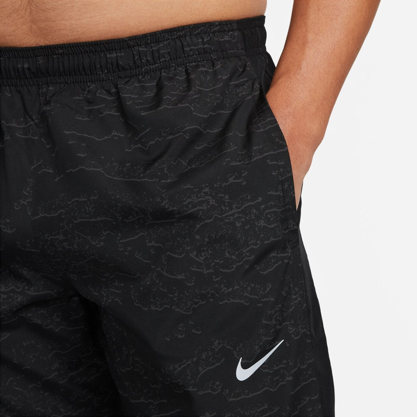 M NK DF RDVN CHLLGR WVN PNT BLACK/REFLECTIVE SILV BLACK/REFLECTIVE SILV Bild 4