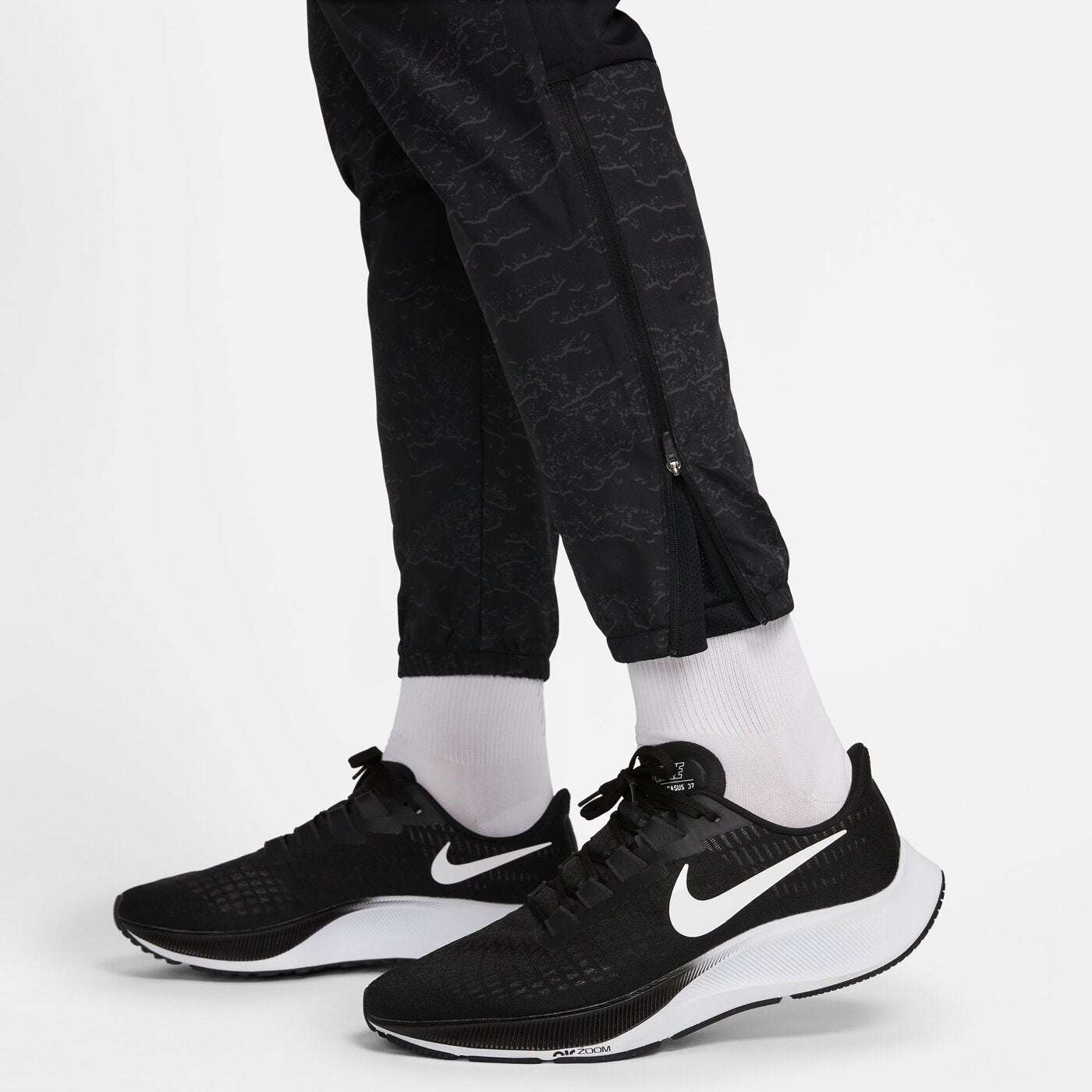 M NK DF RDVN CHLLGR WVN PNT BLACK/REFLECTIVE SILV BLACK/REFLECTIVE SILV Bild 7
