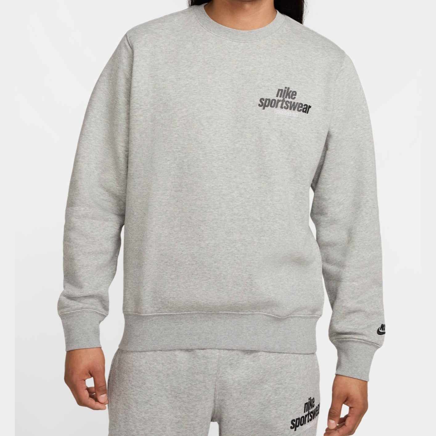 M NK CLUB BB CREW NSW GFX DK GREY HEATHER/BLACK DK GREY HEATHER/BLACK Bild 1