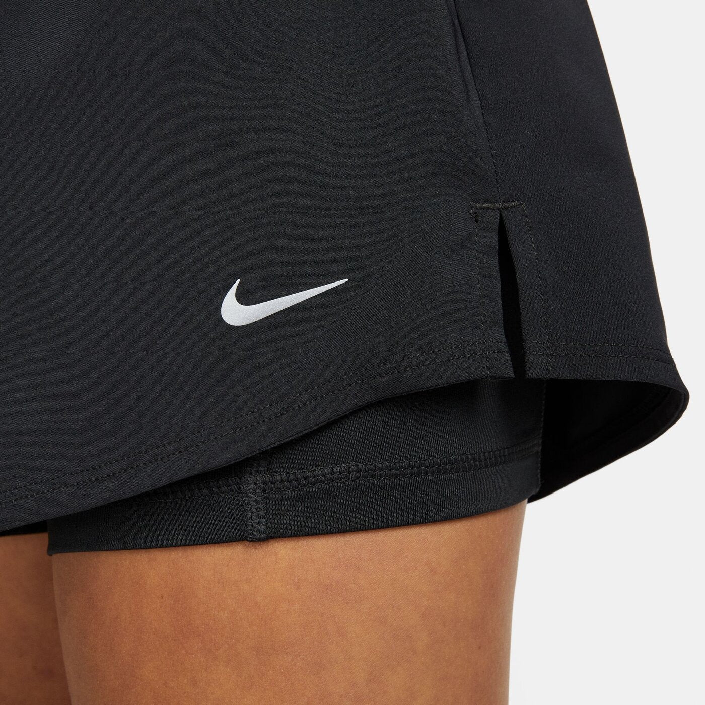 W NK ONE DF HR 3IN 2N1 SHORT BLACK/REFLECTIVE SILV BLACK/REFLECTIVE SILV Bild 6