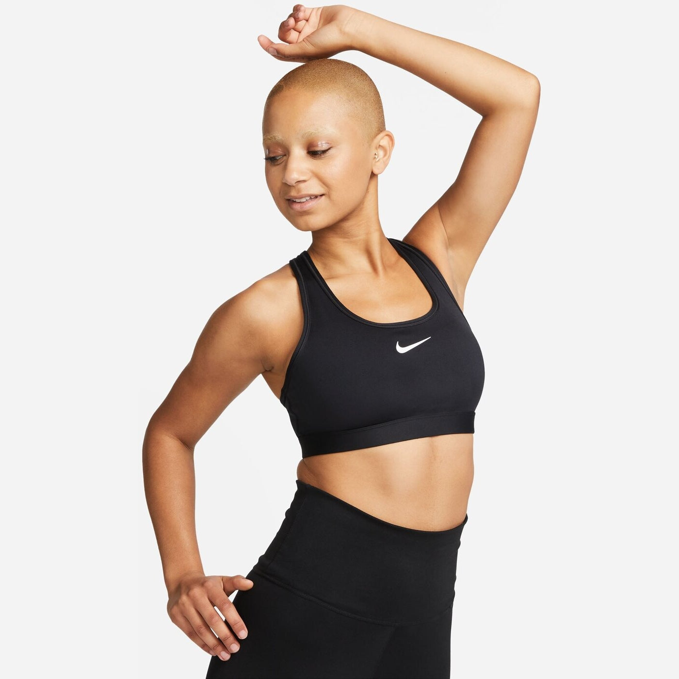 W NK SWSH MED SPT BRA BLACK/WHITE BLACK/WHITE Bild 1