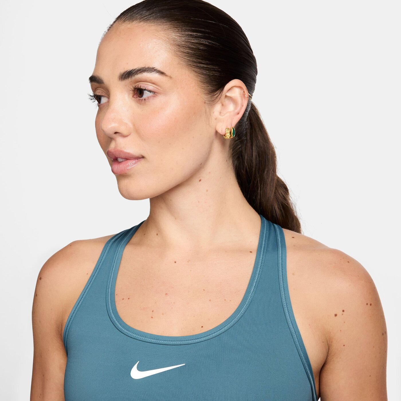 W NK SWSH MED SPT BRA SMOKEY BLUE/WHITE SMOKEY BLUE/WHITE Bild 3