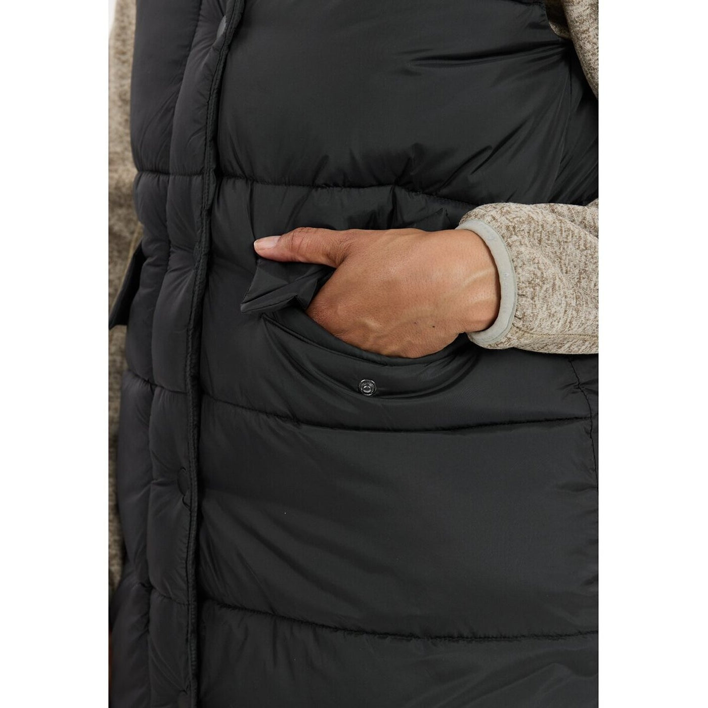 Amaretto W Long Puffer Vest BLACK BLACK Bild 9